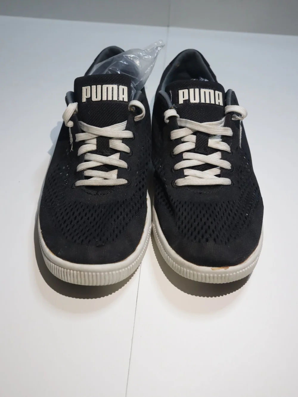 PUMA Women's Black Casual Knit Sneakers with White Soles Size 8 Sportlifestyle